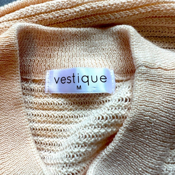 VESTIQUE CREAM OVERSIZED SWEATER. SIZE MEDIUM. - Picture 5 of 7